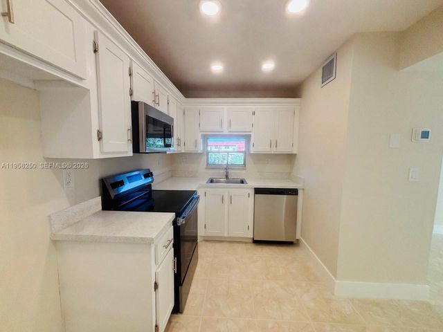 411 S Hollybrook Dr 305, Pembroke Pines, FL 33025