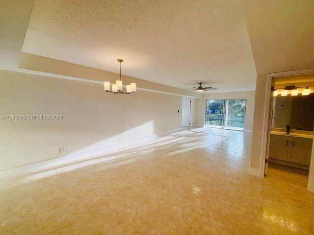 411 S Hollybrook Dr 305, Pembroke Pines, FL 33025
