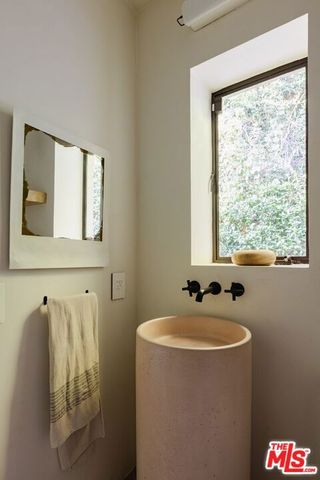 1830 Old Orchard Road, Los Angeles, CA 90049