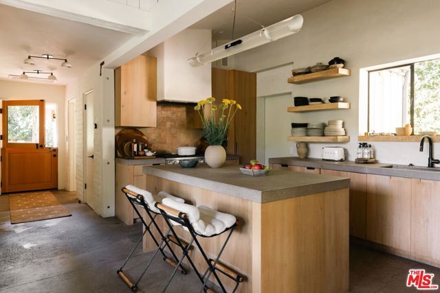 1830 Old Orchard Road, Los Angeles, CA 90049