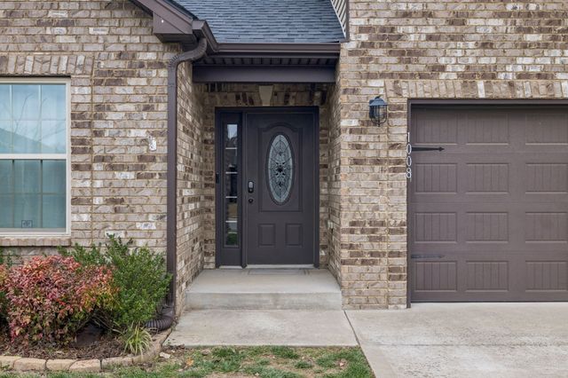 1008 Meadowview Ln, Clarksville, TN 37040