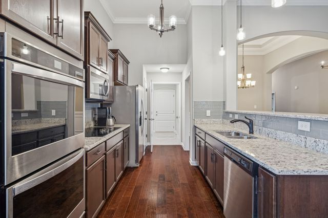 1008 Meadowview Ln, Clarksville, TN 37040