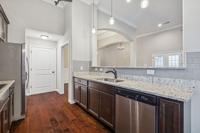 1008 Meadowview Ln, Clarksville, TN 37040