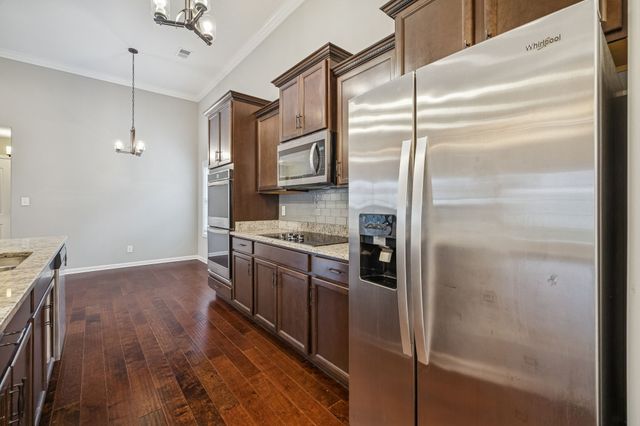 1008 Meadowview Ln, Clarksville, TN 37040