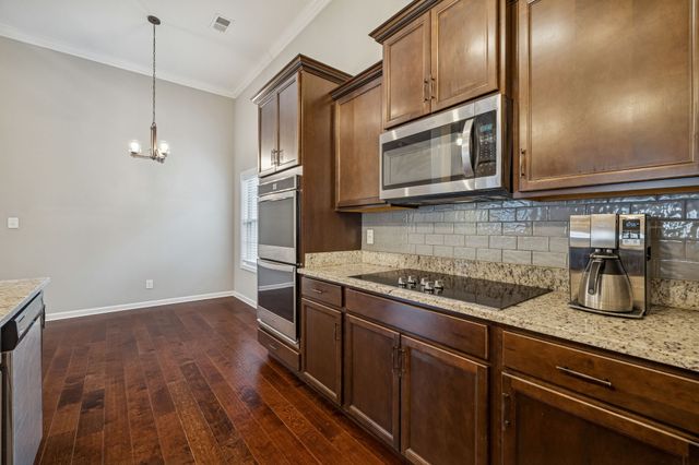 1008 Meadowview Ln, Clarksville, TN 37040