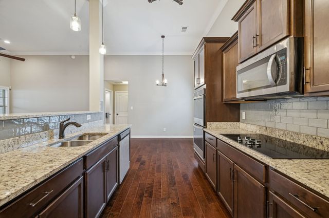 1008 Meadowview Ln, Clarksville, TN 37040