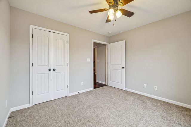 1008 Meadowview Ln, Clarksville, TN 37040