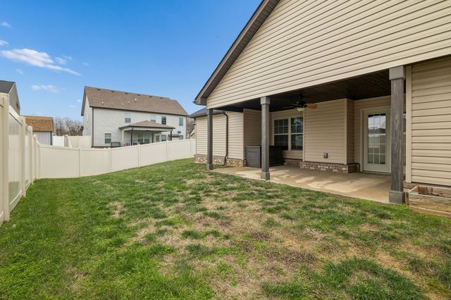 1008 Meadowview Ln, Clarksville, TN 37040