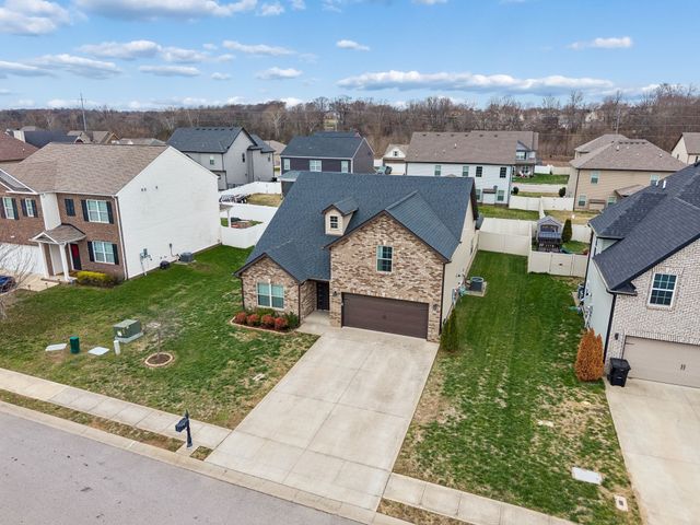 1008 Meadowview Ln, Clarksville, TN 37040