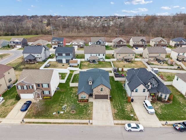 1008 Meadowview Ln, Clarksville, TN 37040