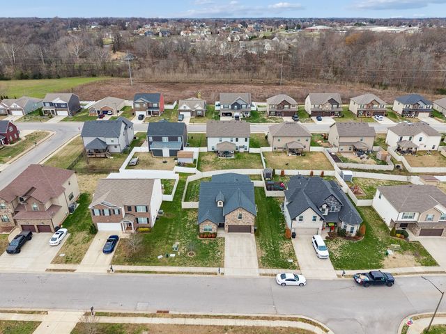 1008 Meadowview Ln, Clarksville, TN 37040