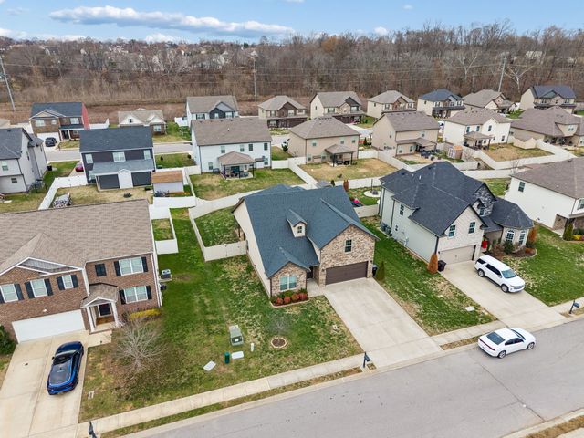 1008 Meadowview Ln, Clarksville, TN 37040