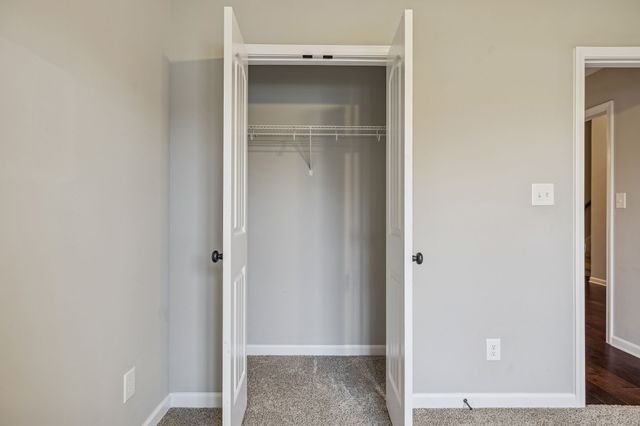 1008 Meadowview Ln, Clarksville, TN 37040