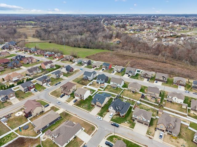 1008 Meadowview Ln, Clarksville, TN 37040