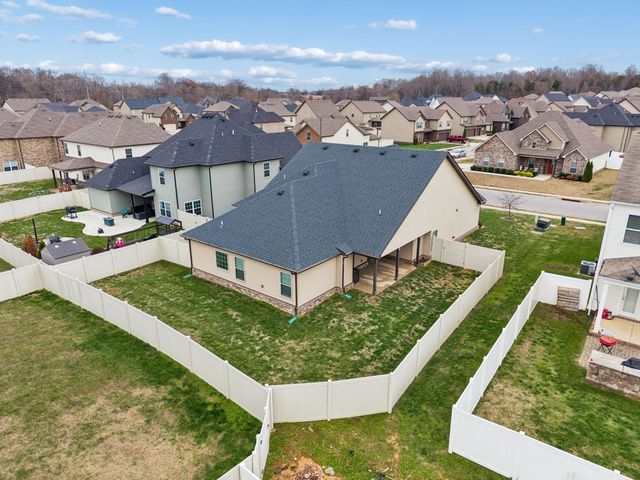 1008 Meadowview Ln, Clarksville, TN 37040