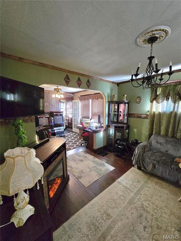 41 N 32nd Street, Belleville, IL 62226