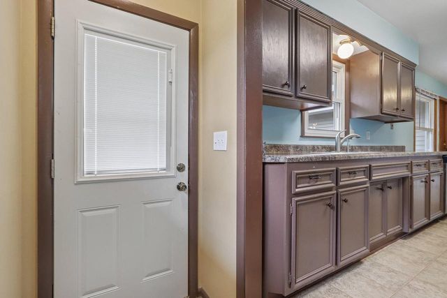 3414 Oakwood DRIVE, Racine, WI 53406