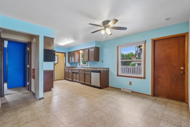 3414 Oakwood DRIVE, Racine, WI 53406