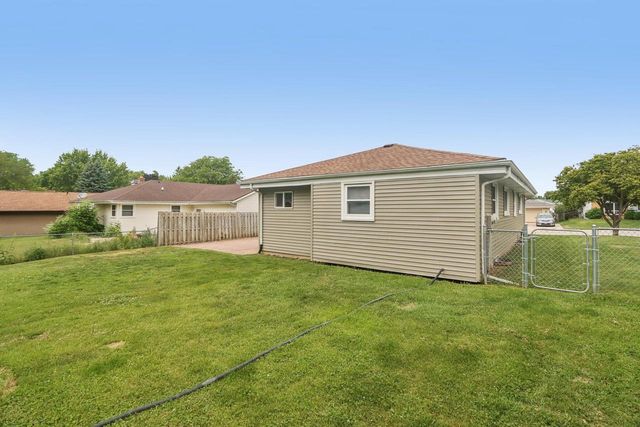 3414 Oakwood DRIVE, Racine, WI 53406