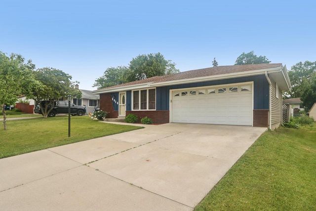 3414 Oakwood DRIVE, Racine, WI 53406