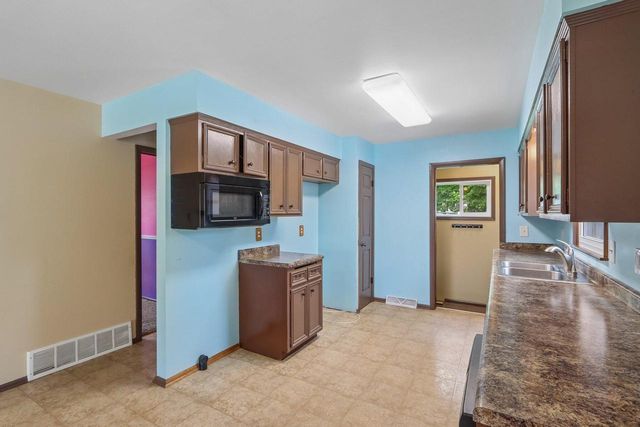 3414 Oakwood DRIVE, Racine, WI 53406