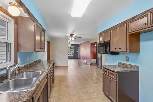 3414 Oakwood DRIVE, Racine, WI 53406