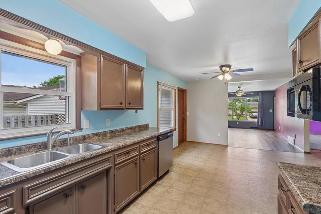 3414 Oakwood DRIVE, Racine, WI 53406