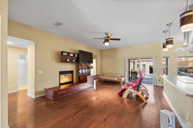 7770 Fenwick St, Navarre, FL 32566