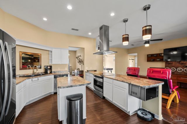 7770 Fenwick St, Navarre, FL 32566
