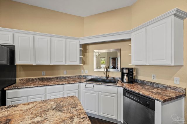 7770 Fenwick St, Navarre, FL 32566