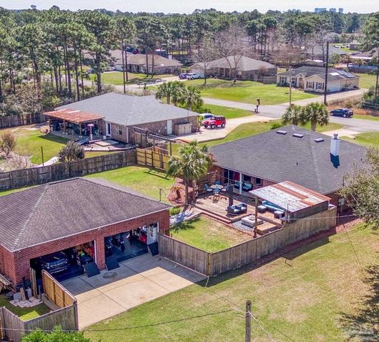 7770 Fenwick St, Navarre, FL 32566