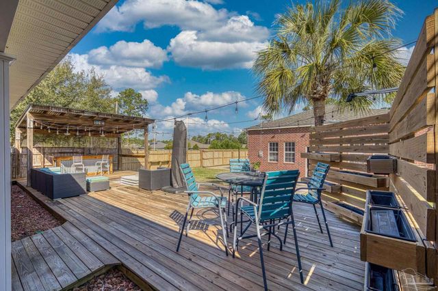 7770 Fenwick St, Navarre, FL 32566