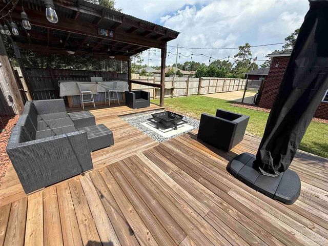 7770 Fenwick St, Navarre, FL 32566
