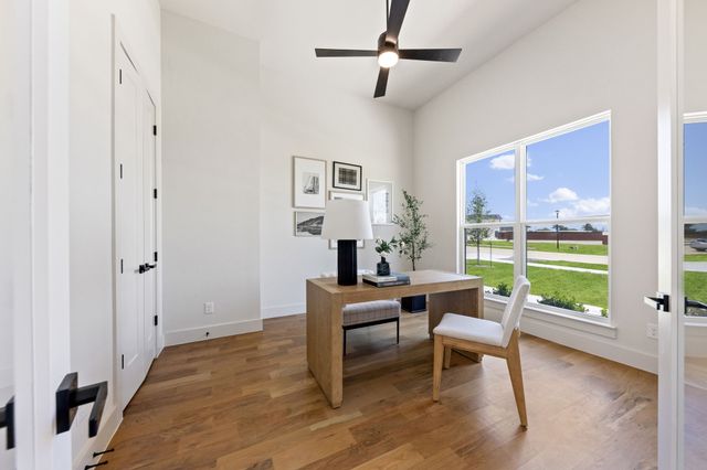 461 Whispering Way, Red Oak, TX 75154