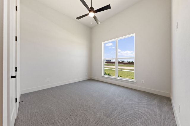 461 Whispering Way, Red Oak, TX 75154