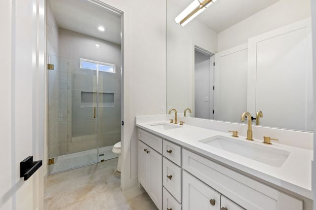 461 Whispering Way, Red Oak, TX 75154