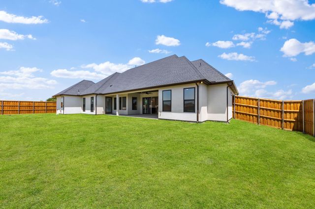 461 Whispering Way, Red Oak, TX 75154