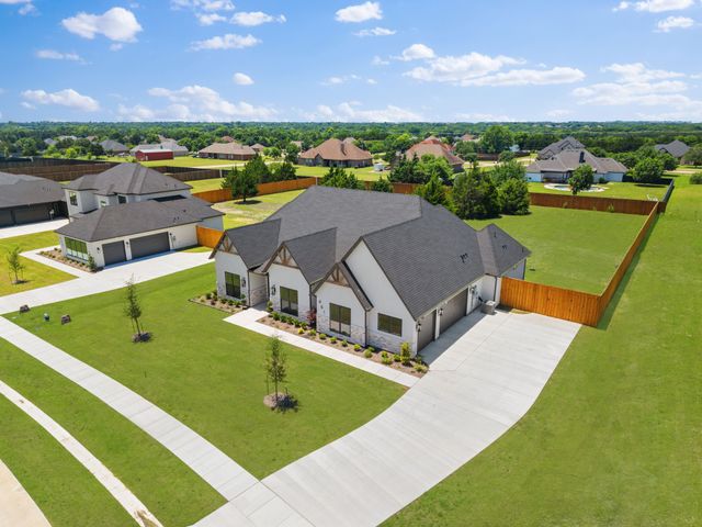 461 Whispering Way, Red Oak, TX 75154