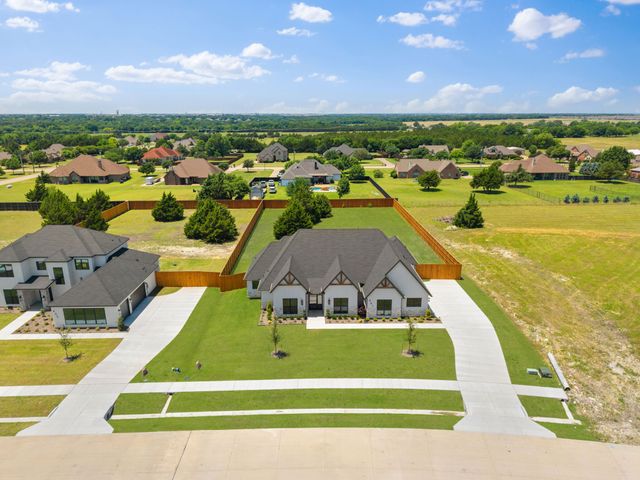 461 Whispering Way, Red Oak, TX 75154