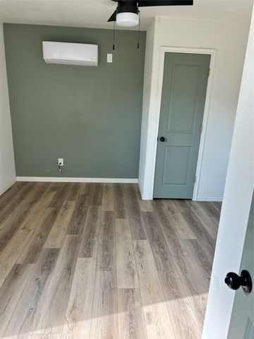 205 E Bremond Street, Ennis, TX 75119