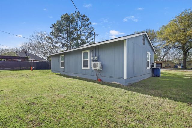 205 E Bremond Street, Ennis, TX 75119