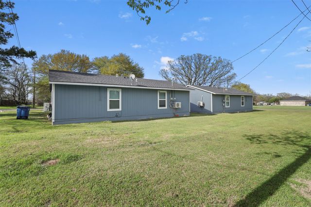 205 E Bremond Street, Ennis, TX 75119