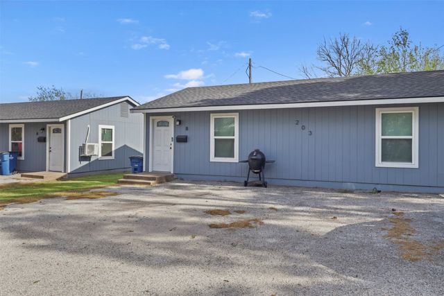 205 E Bremond Street, Ennis, TX 75119