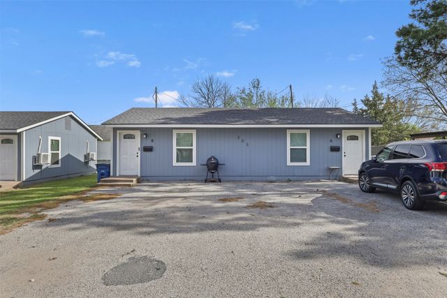 205 E Bremond Street, Ennis, TX 75119