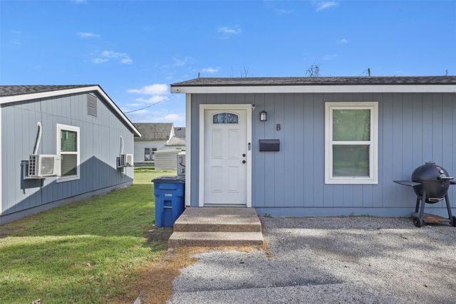 205 E Bremond Street, Ennis, TX 75119