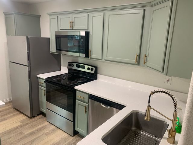 205 E Bremond Street, Ennis, TX 75119