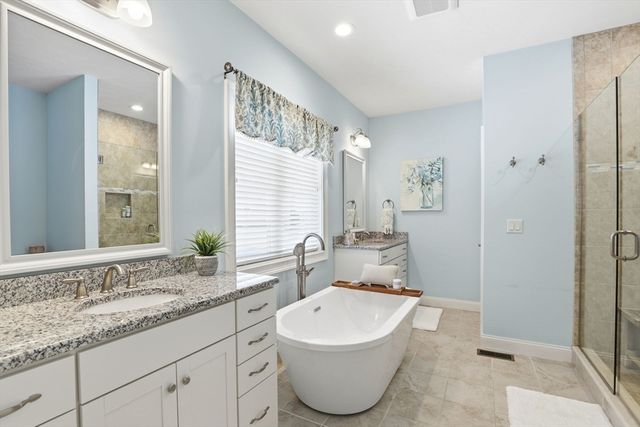 8 Daylily Dr 8, Plymouth, MA 02360