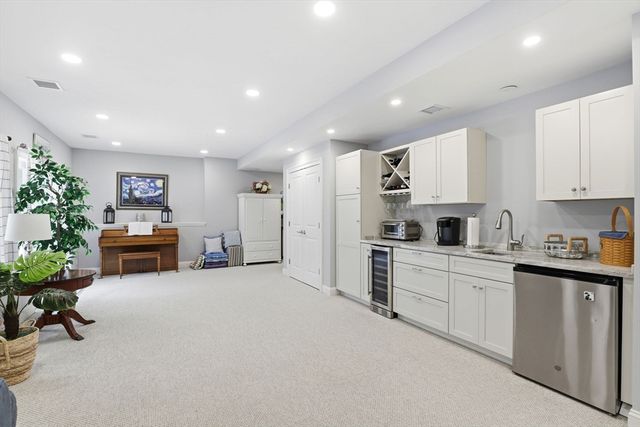 8 Daylily Dr 8, Plymouth, MA 02360