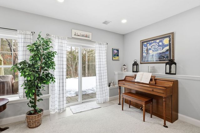 8 Daylily Dr 8, Plymouth, MA 02360