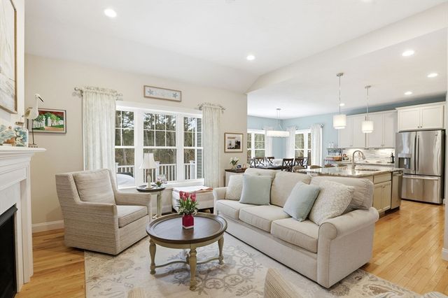 8 Daylily Dr 8, Plymouth, MA 02360